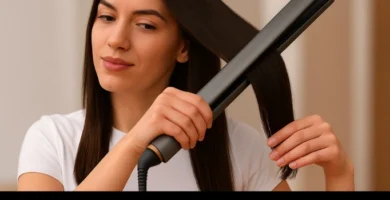 Descubre opiniones reales sobre la plancha secador Dyson, un innovador dispositivo que combina tecnología de alisado y secado en un solo aparato. Recogemos experiencias de personas que han probado la Dyson Airstrait y otros modelos, valorando aspectos como la rapidez, el cuidado del cabello, la facilidad de uso y los resultados en distintos tipos de melena. Incluimos tanto opiniones positivas de quienes destacan su versatilidad y diseño, como valoraciones negativas que señalan su alto precio o la necesidad de acostumbrarse a su uso. Analizamos reseñas en foros, opiniones de usuarias con cabello fino o encrespado, y comparativas con otras planchas y secadores. Todo sobre la plancha secador Dyson opiniones, explicado con detalle para ayudarte a decidir.